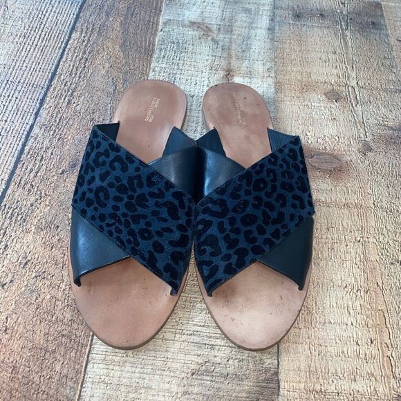 Diane Von Furstenberg
Baile Leopard-Print Suede Sandals - Picture 3 of 13